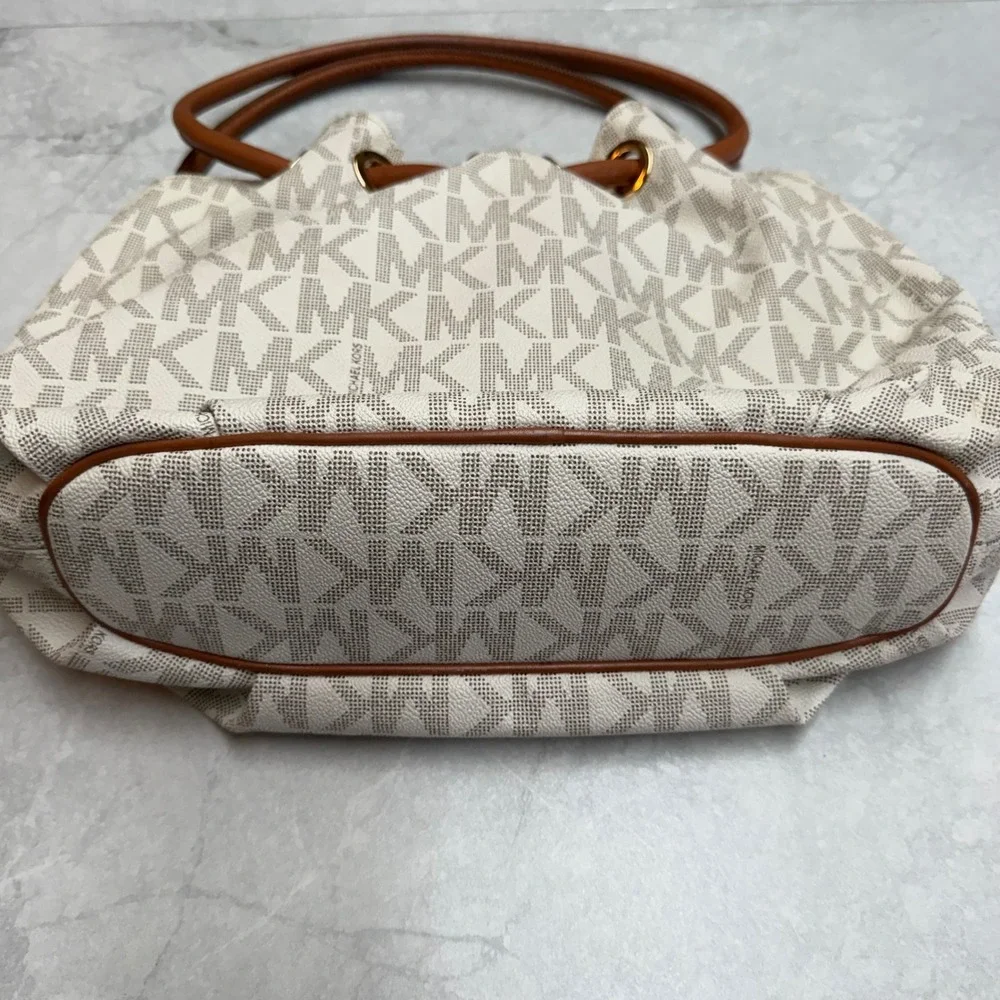 Michael Kors East West Ring Tote Vanilla Drawstring Tassel Shoulder Bag Travel